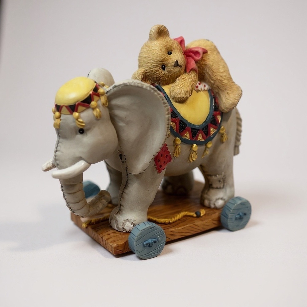 Cherished Teddies Trunk Full of Bear Hugs Vintage Figurine W/BOX 1995